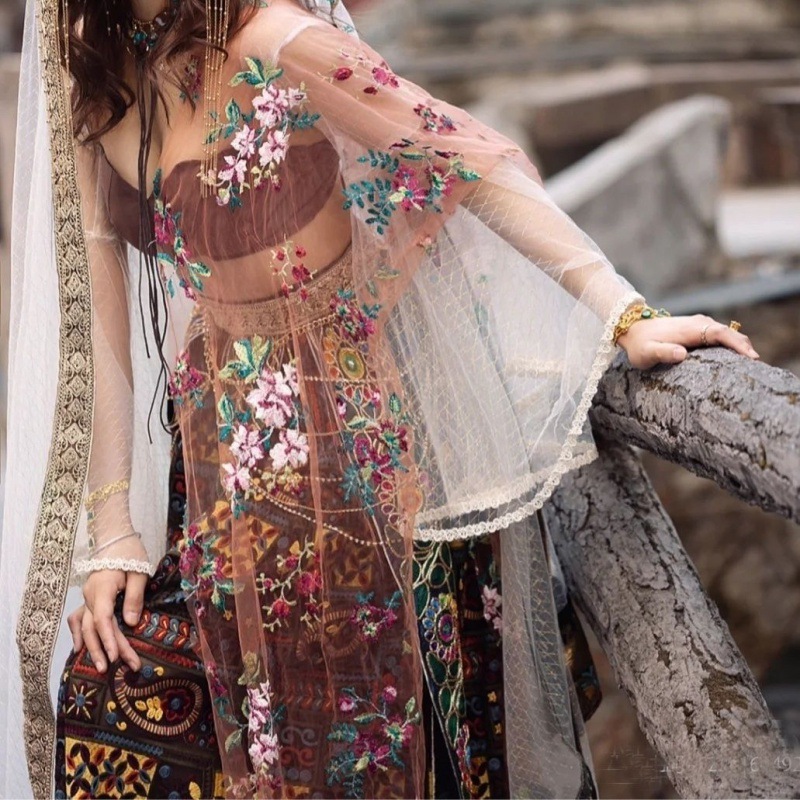 楼兰公主民族风刺绣服饰凤凰西双版纳丽江旅拍摄影写真异域风新款