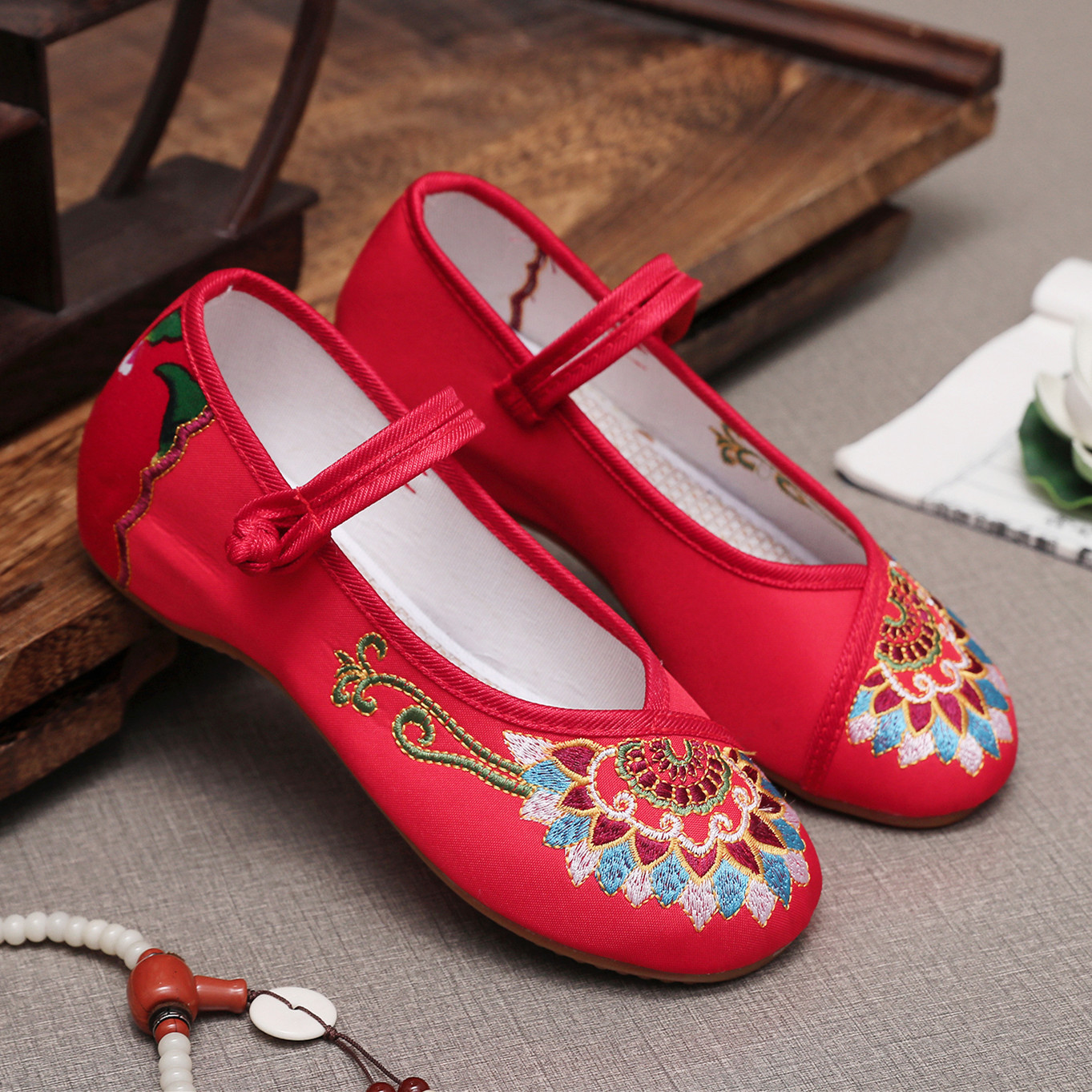 老北京布鞋女民族风绣花妈妈鞋-阿里巴巴