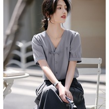 新中式优雅盘扣装饰短袖衬衫女中国风夏季新款正肩设计感V领上衣