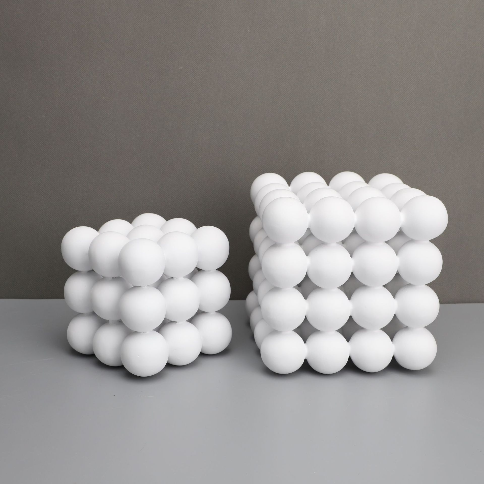 欧式创意树脂白色圆球堆积正方体摆件样板房售楼部卧室书房饰品