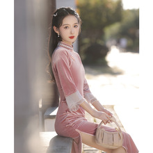 粉色丝绒旗袍新款2023年轻款高端气质改良新中式连衣裙女秋冬长袖
