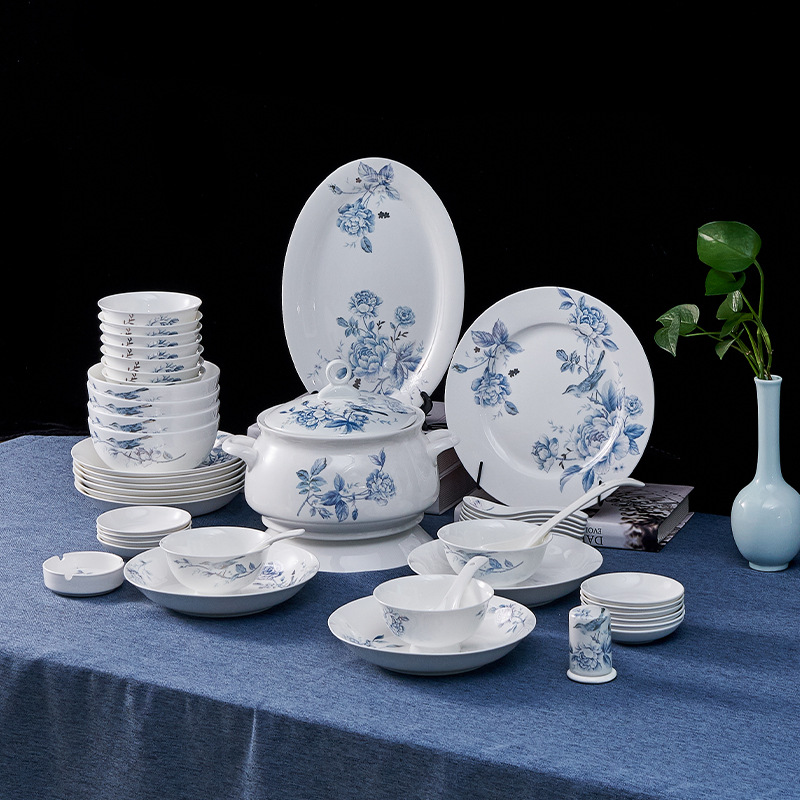 青花瓷餐具套装 骨瓷中式碗碟套装创意礼盒宫廷餐具促销送礼礼品