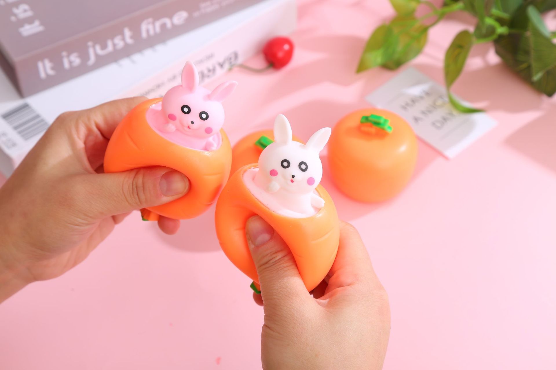 Creative Decompression Cute Carrot UFO Cheese Mouse Lucky Bag Rabbit Squeeze Cup Push Source Factory Wholesale