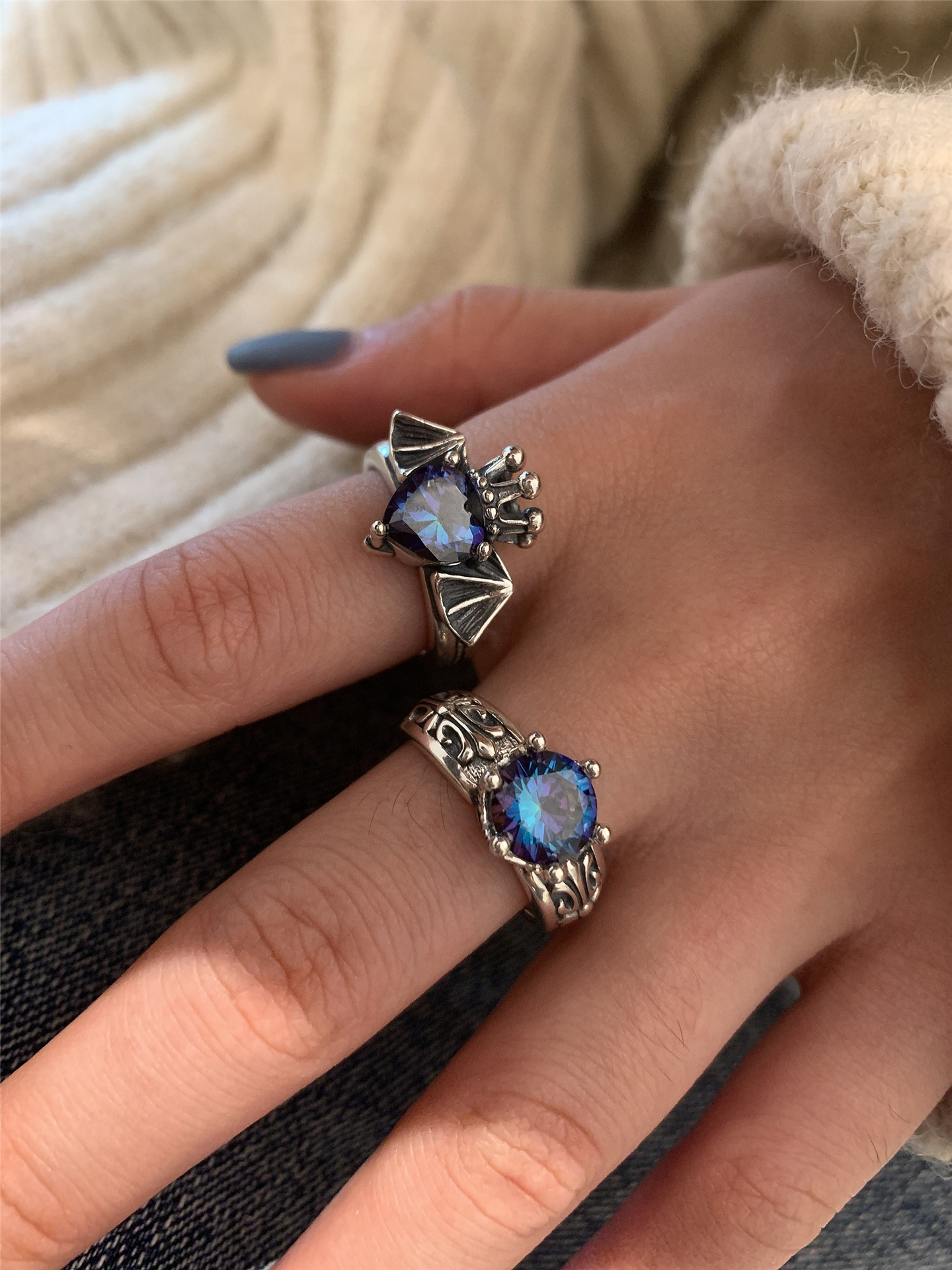 s925纯银锆石戒指黑闪钻小众嘻哈复古轻奢做旧感皇冠小恶魔戒指女