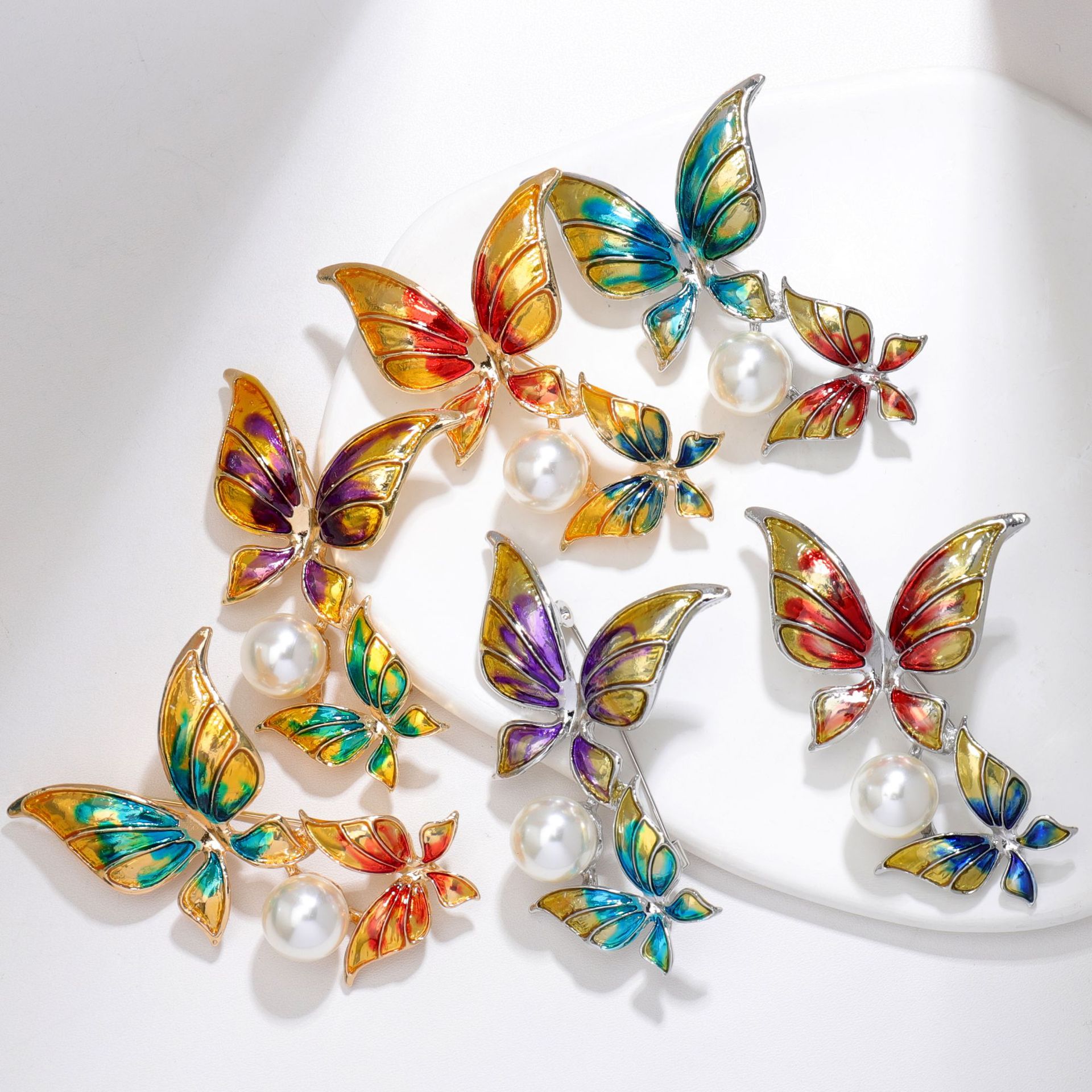 Brooch Factory Wholesale Insect Series Brooch Vintage Butterfly Painted Dripping Pearl Rhinestone Pin Clothing Accessories