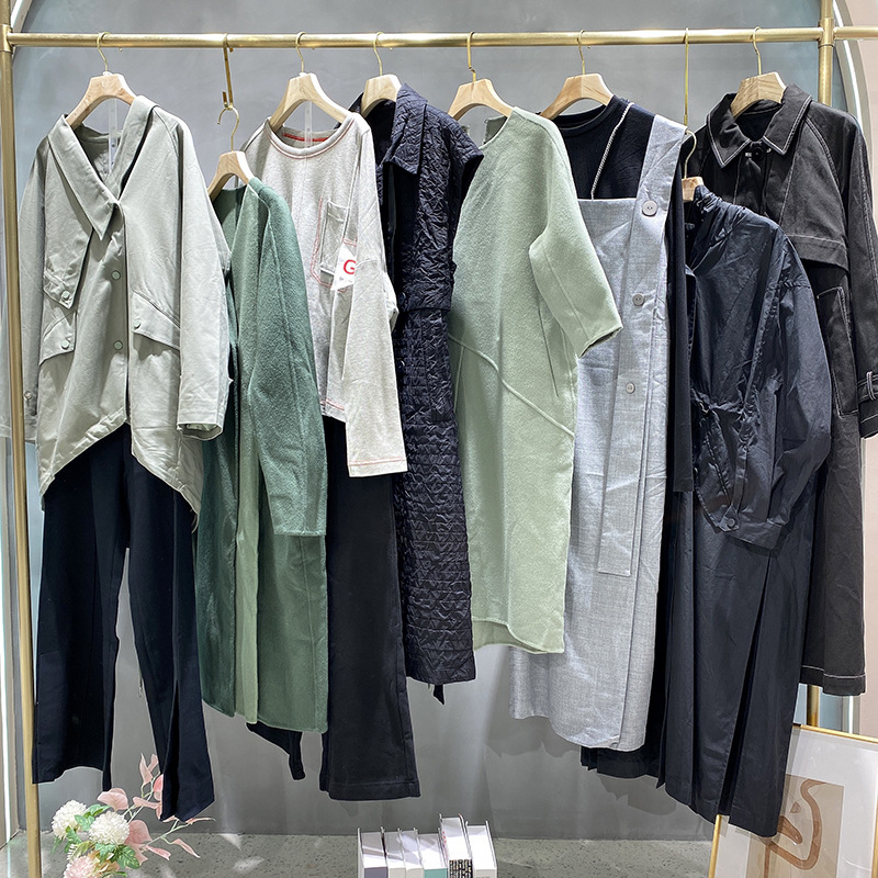 品牌折扣女装言牌批发22夏秋大码风衣外套剪标撤柜实体店直播货源