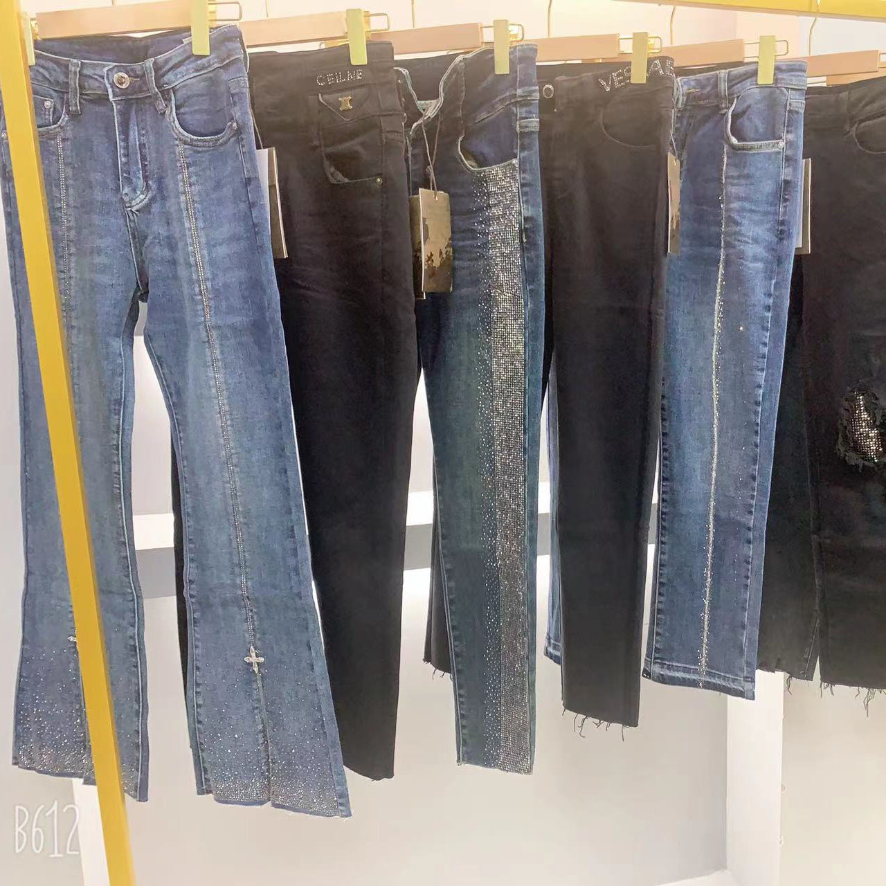 蓝鲸牛仔裤春包邮高端品牌折扣女装直播卖场实体店货源批发基地