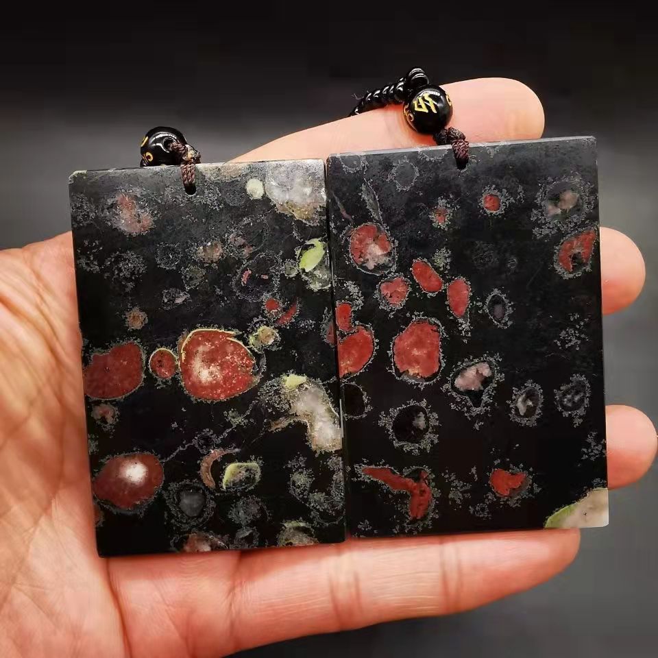 梅花玉平安无事牌挂件安山岩玉平安牌吊坠桃花玉项链坠