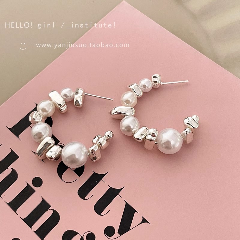 Korean Style Light Luxury High-Grade Niche Pearl Earrings Ins Style Elegant Earrings Online Celebrity Retro Simple Earrings Wholesale