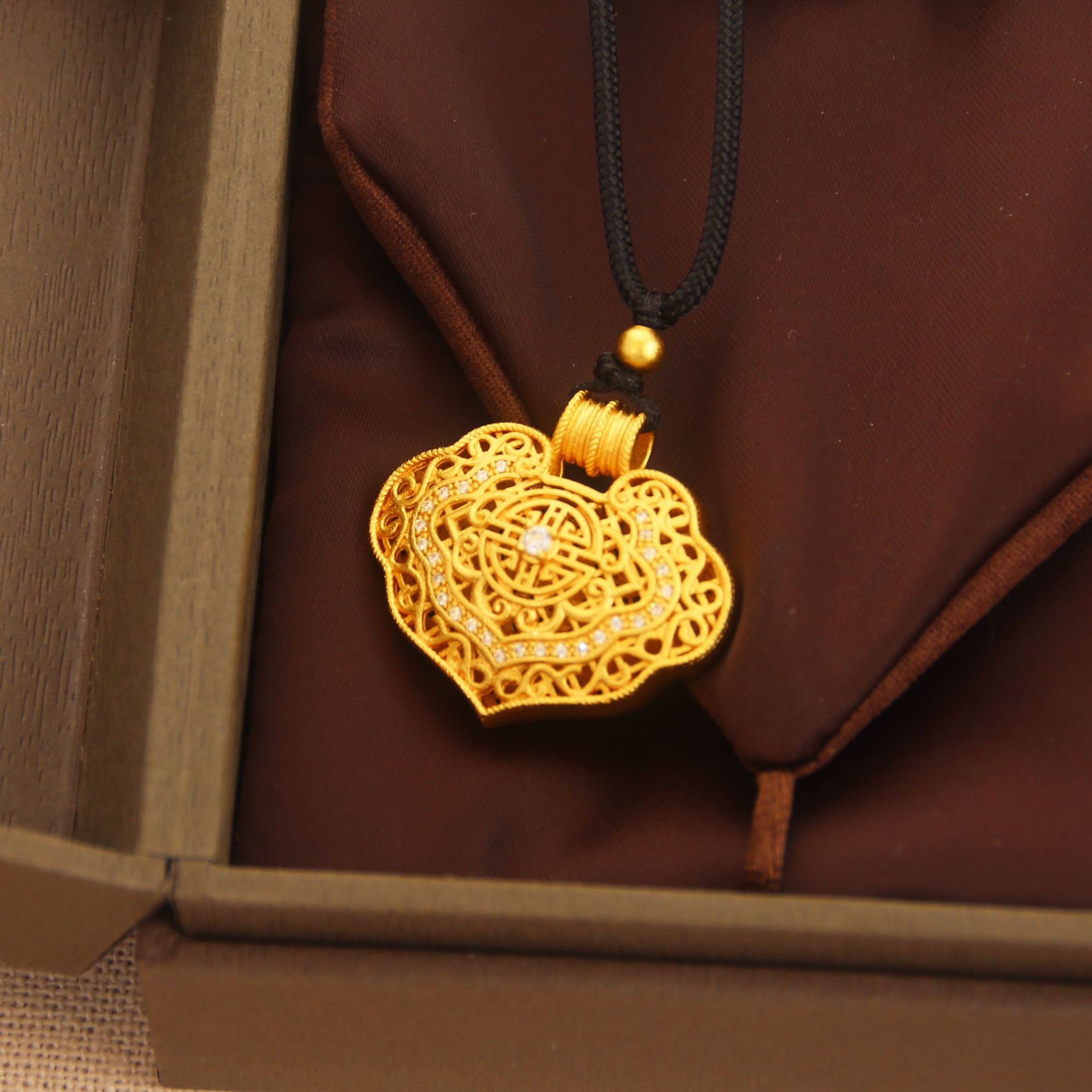 里外一色越南沙金镶钻花丝如意锁包长命锁项链-阿里巴巴