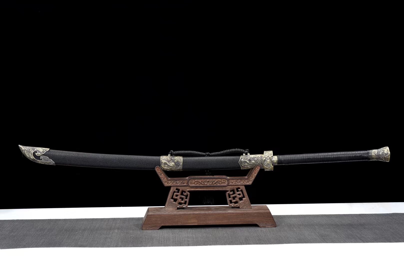 龙泉市刀剑绣春刀 金属道具高锰钢弹簧钢 长款仿古冷兵器未开刃