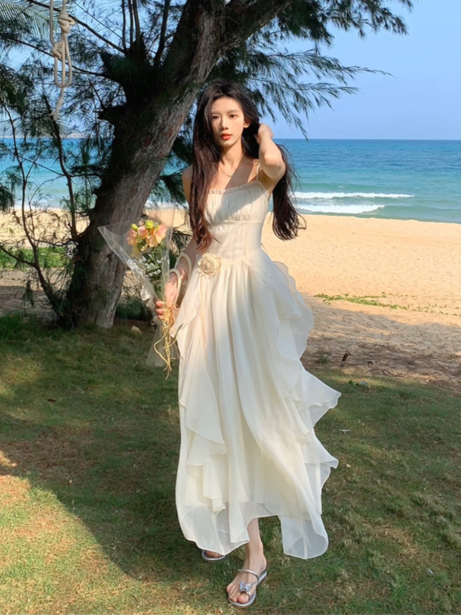 法式温柔风初恋白色公主吊带连衣裙仙女气质感感海边度假长裙