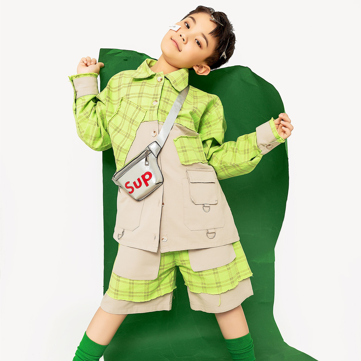 新款儿童摄影服装 影楼10-12岁大童男孩写真艺术拍照潮童主题衣服