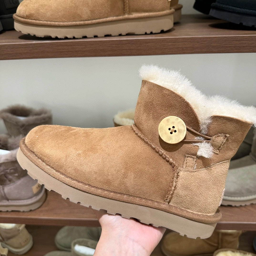 mulberry slope button style sheepskin fur integrated low tube basic wooden buckle snow boots short tube autumn and winter new wool boots