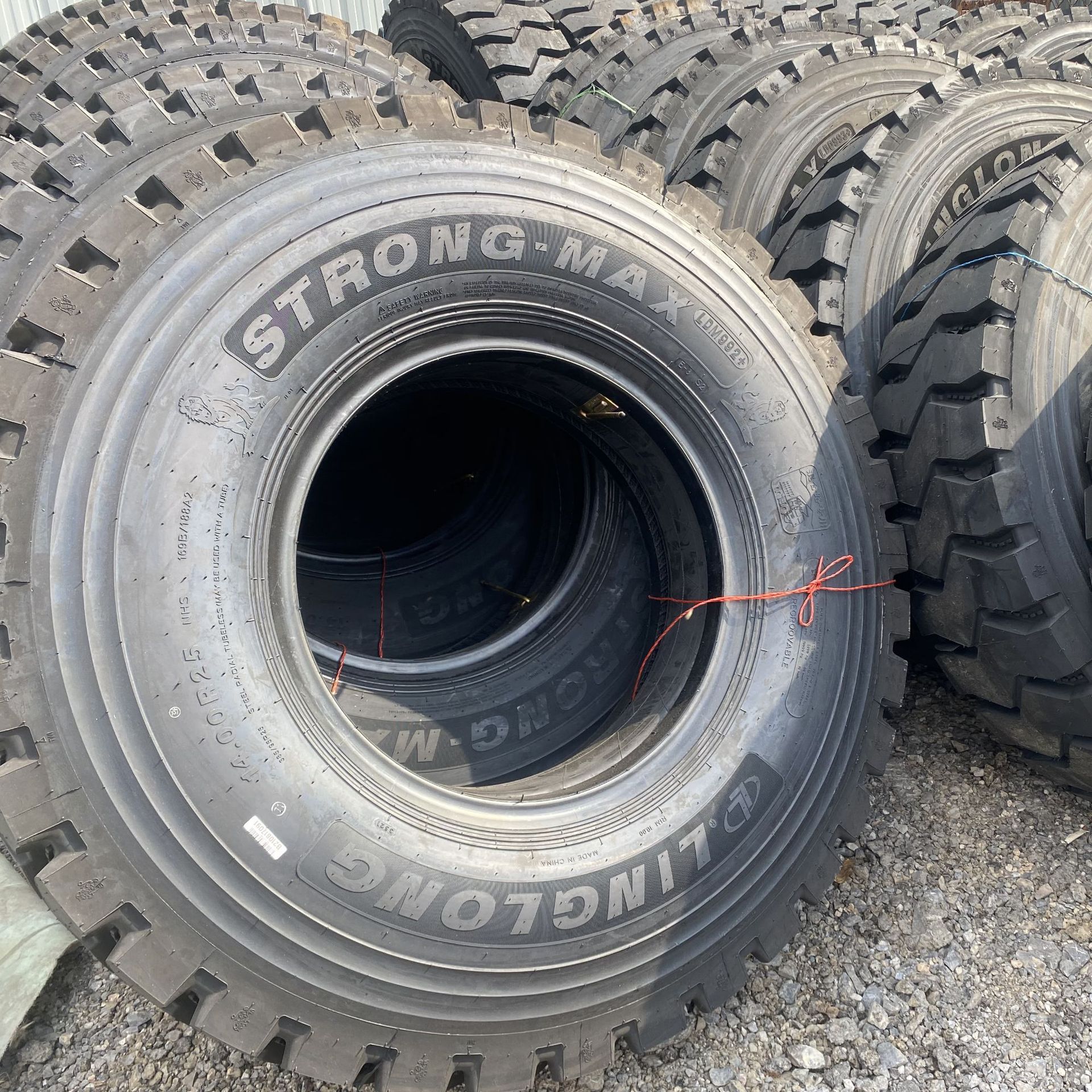 1400r25 1600r25 1300-25 23.5-25工程胎宽体自卸车 三包玲珑轮胎