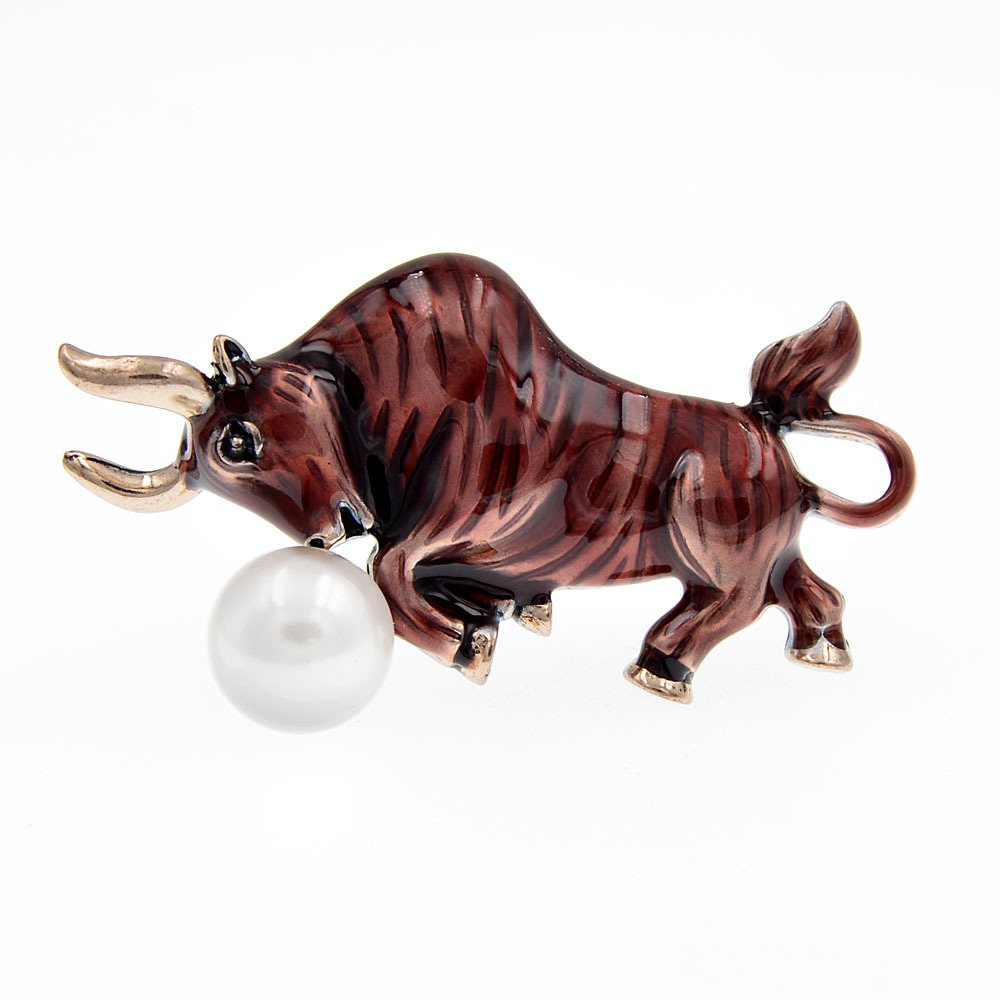 新款画油斗牛胸针男女珍珠牛别针领针 2021年生肖动物牛饰品首饰