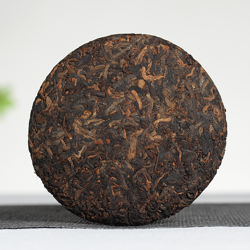 批发云南普洱茶熟茶 饼茶2009年金芽宫廷 古树 陈年普洱茶100g