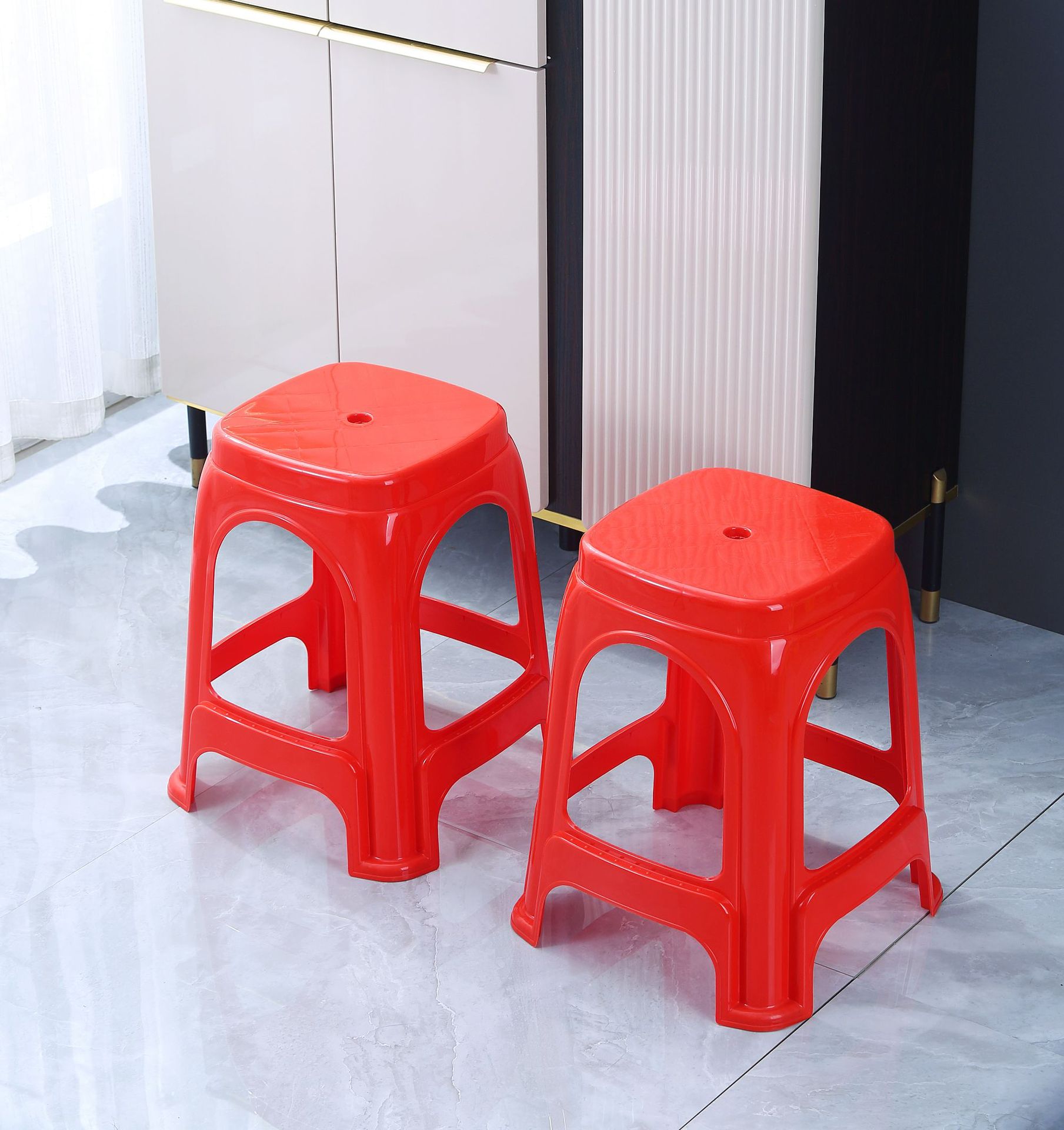 塑料椅子家用加厚工厂车间红凳子客厅成人餐桌大排档酒席方凳批发