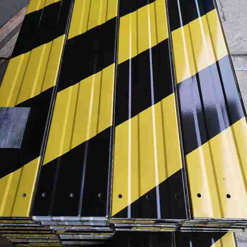 厂家直销安全警示条铁皮镀锌踢脚板楼层隔离警示带