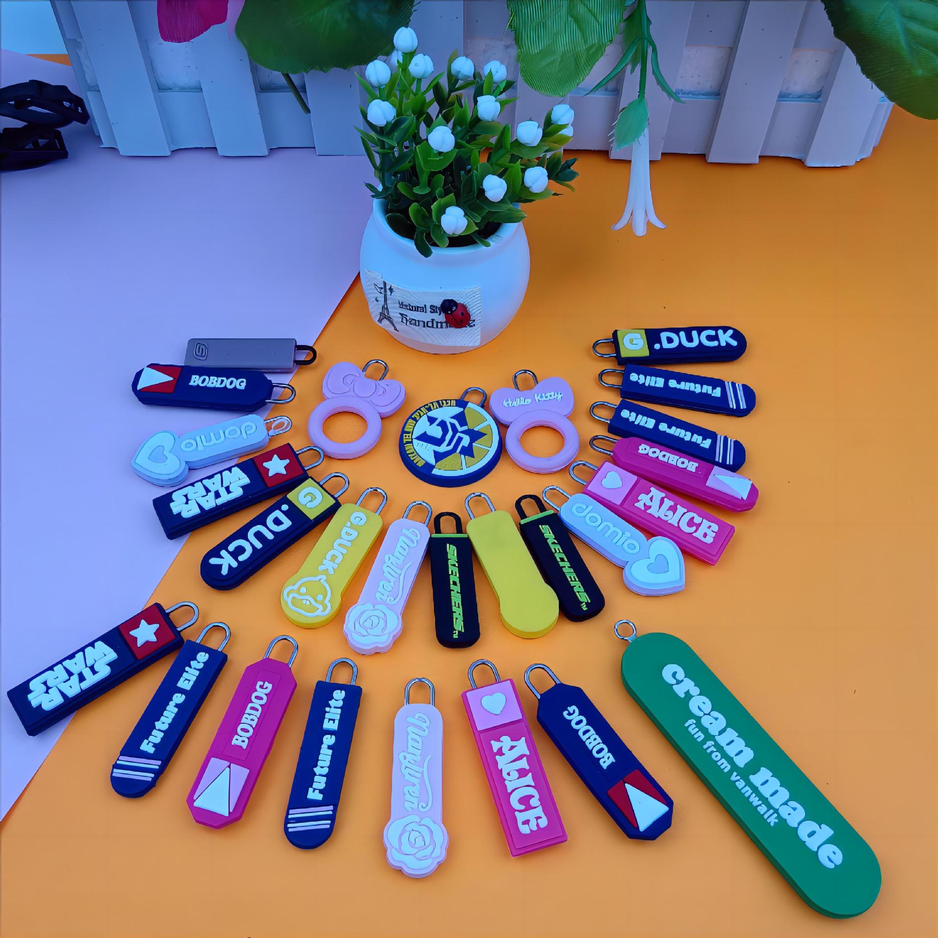 滴胶拉链头pvc软胶拉片硅胶拉手橡胶拉牌箱包服饰拉链头logo定做