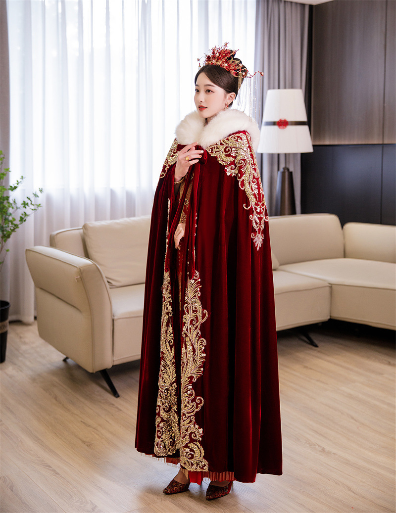 新娘披肩冬季结婚披风外搭中式婚纱礼服红色外套女秀禾服斗篷加厚