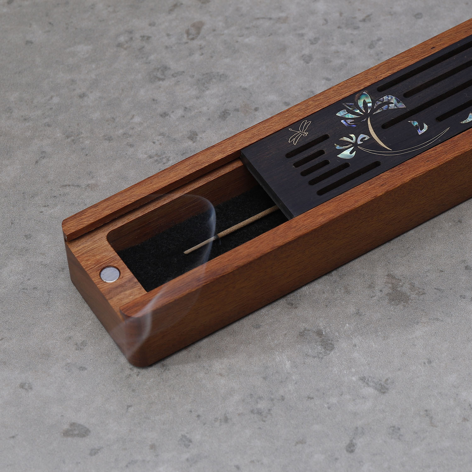 新品销售香熏炉复古镂空中式线香盒莞香花开木质香薰炉精装版