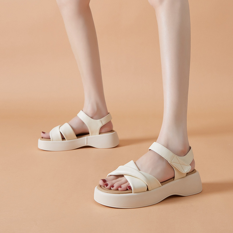 2024夏季新款厚底增高露趾时尚百搭休闲凉鞋女校园爆款魔术贴沙滩