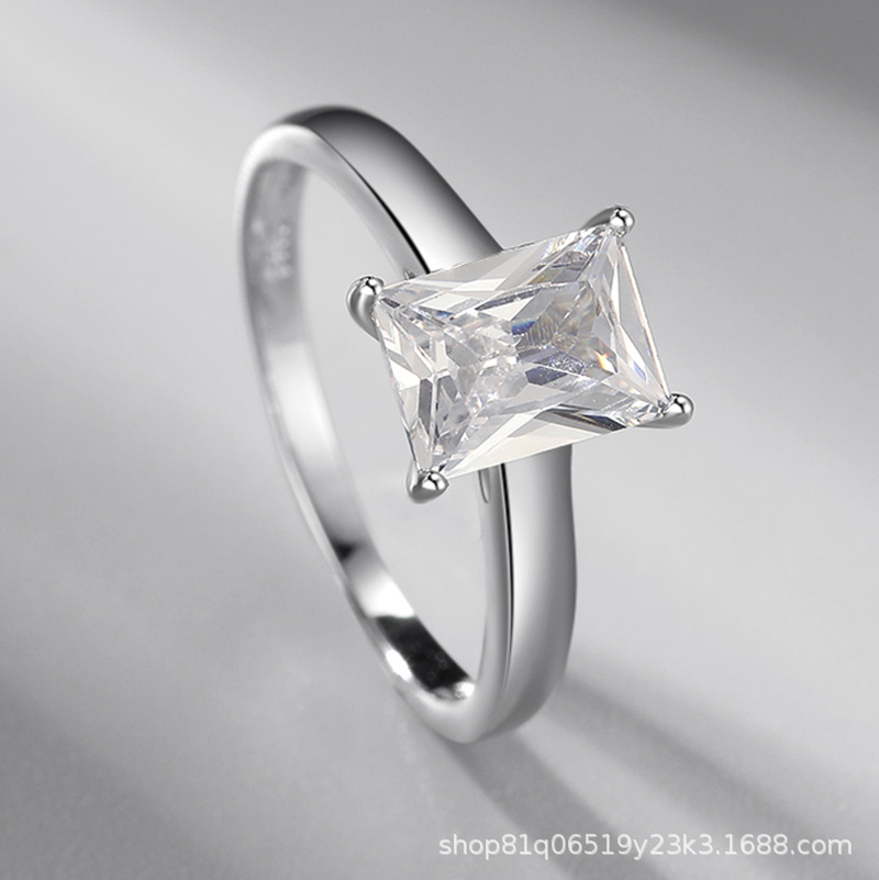 s925银镀铂金钻戒女四爪镶嵌方形d色高仿莫桑石1克拉婚戒戒指女