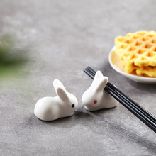 创意筷架批发小胖兔陶瓷筷子架 酒店家用摆台餐具双用汤匙托 筷托