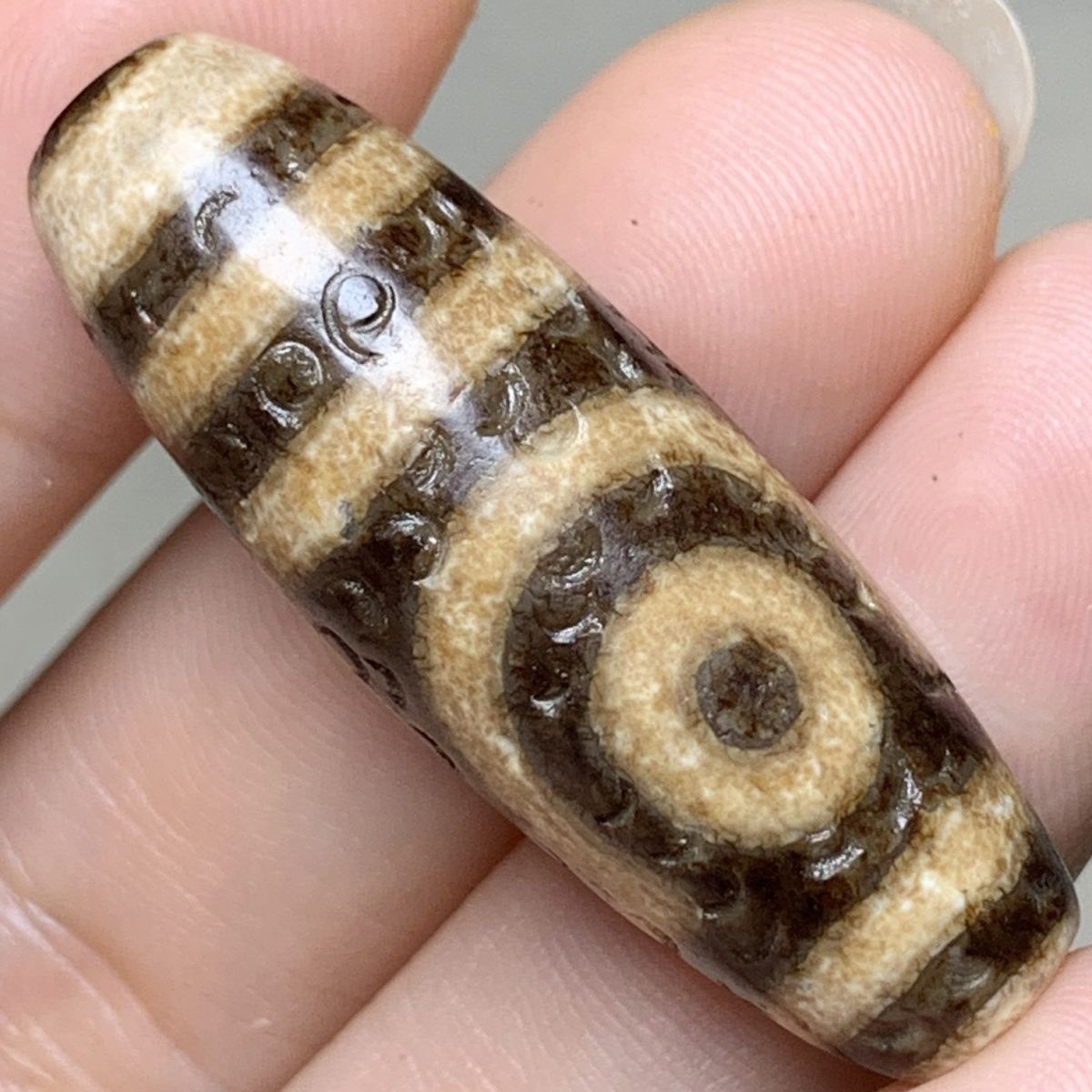 一物一图 精品老料风化马蹄纹包浆火供两眼天珠吊坠锁骨款男女