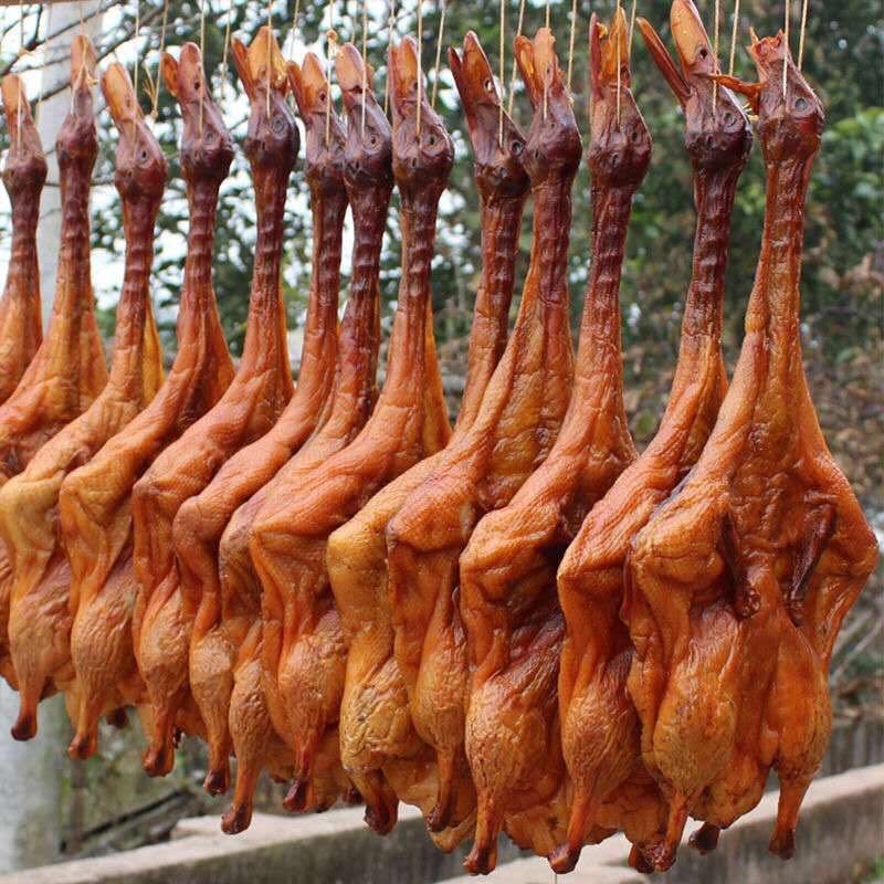 烟熏板鸭地摊货源烟熏散养麻鸭四川特产农家半成品板鸭跑江湖货源