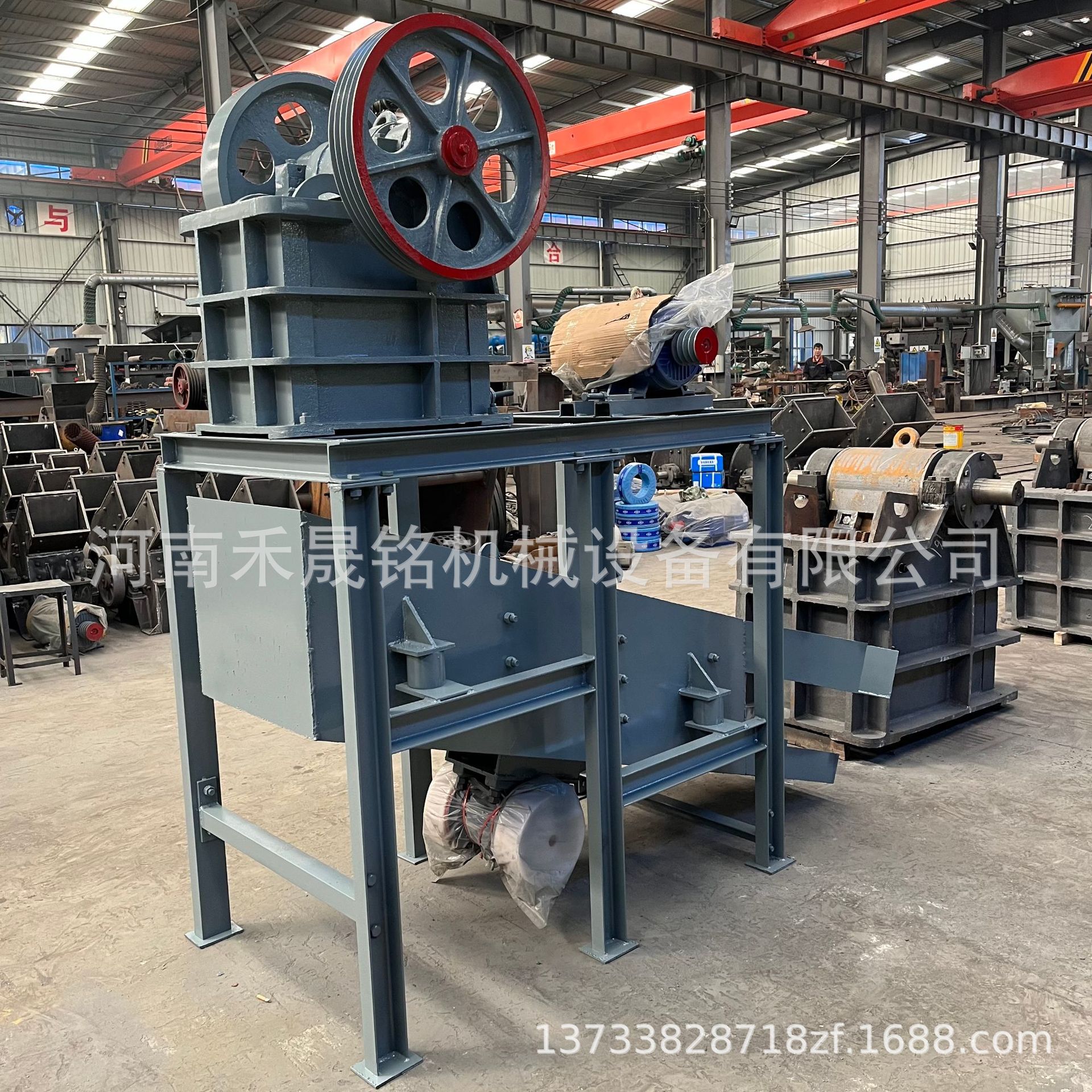 供应小型鄂式破碎机PE200*300碎石机带振动筛矿石玄武岩破碎设备