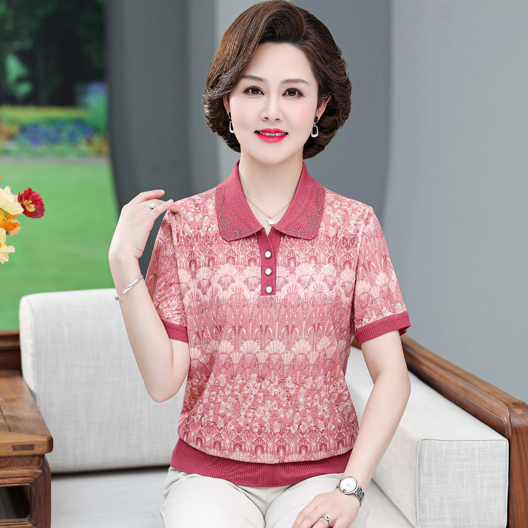 新款妈妈夏季方领t恤薄中老年女夏装冰丝上衣中年雪纺衫短袖小衫