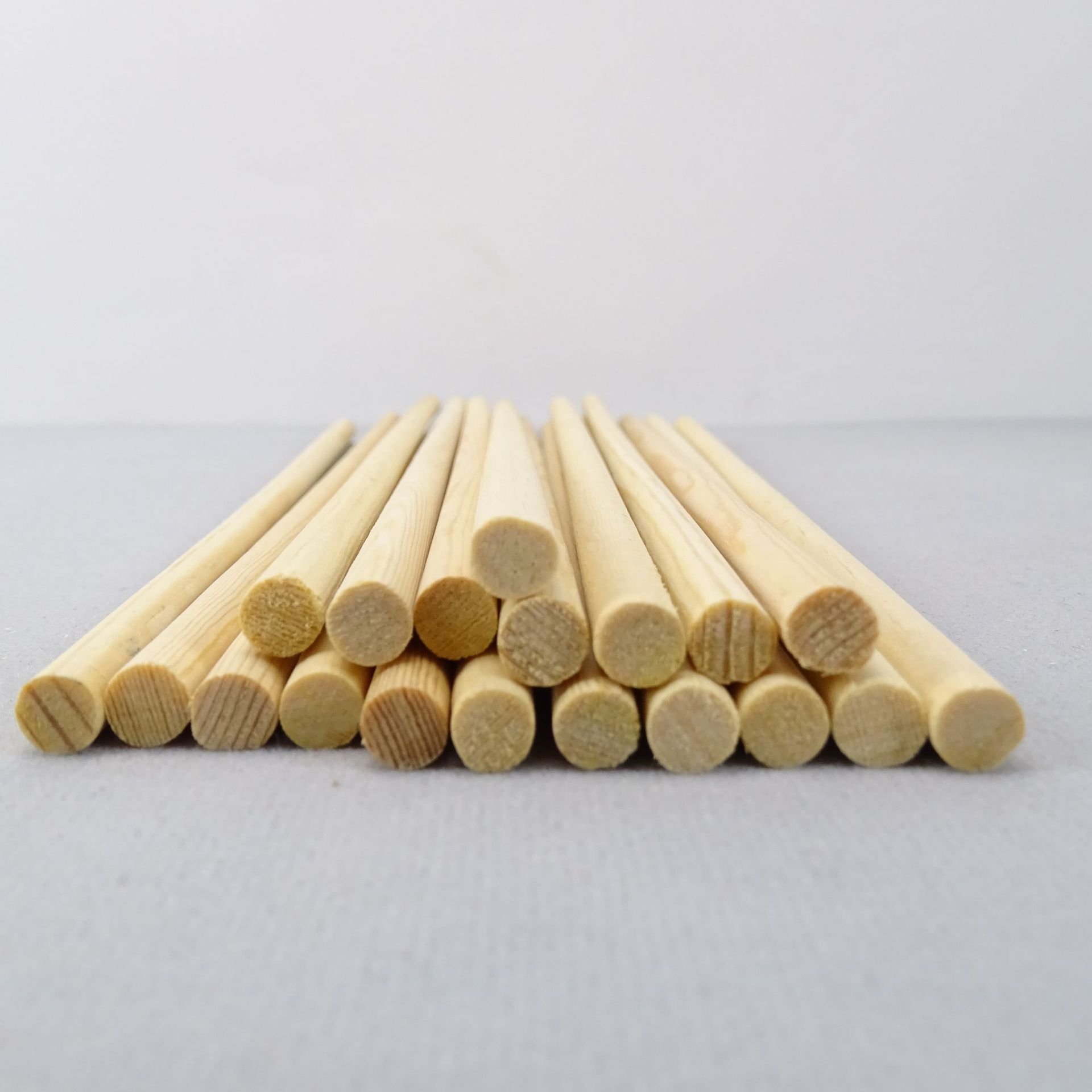 批发开背实心圆木棍武术风车棍木条瑜伽圆木棒窗帘杆挂衣棍