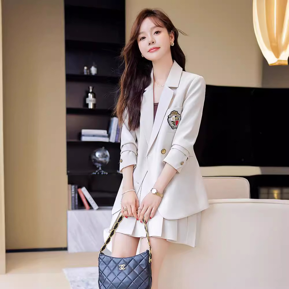 白色西装外套女士春秋气质学院风职业套装女神范西服百褶裙两件套