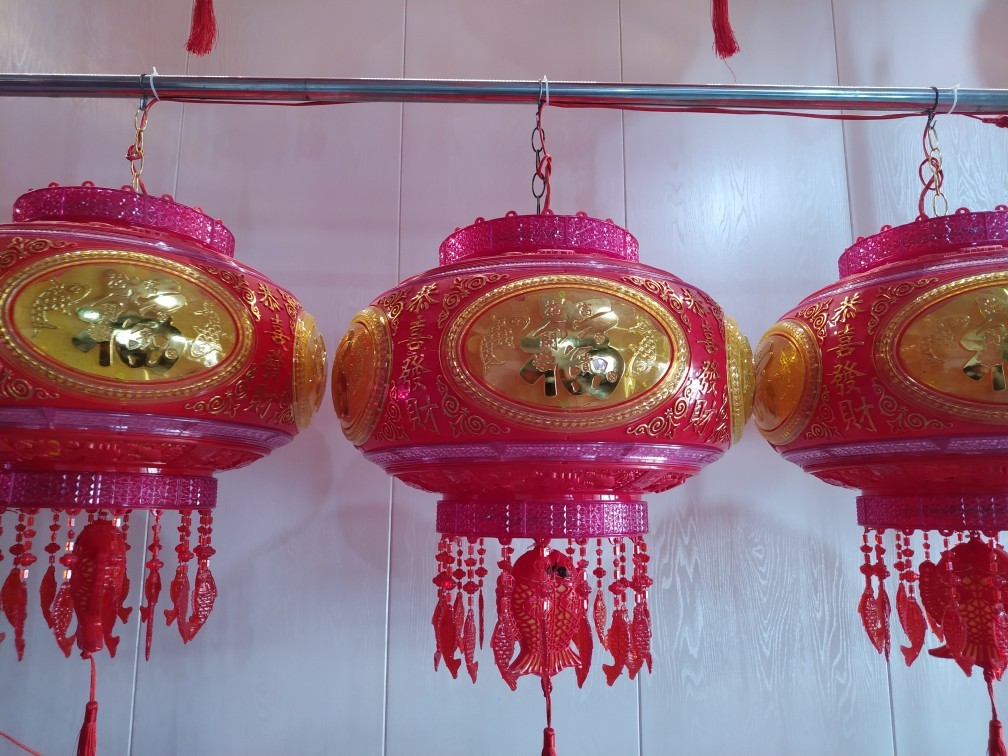 新款七彩旋转灯笼led七彩灯笼新款阳台大门节日装饰福字大红宫灯