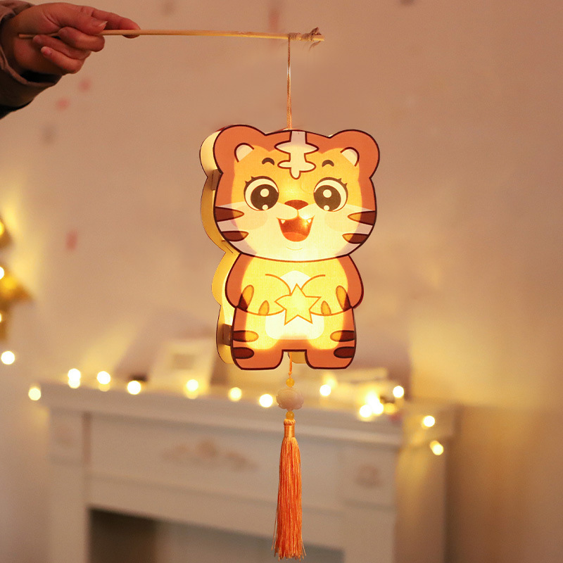元宵节儿童手提老虎发光花灯手工diy灯笼虎年新年地摊批发led宫灯