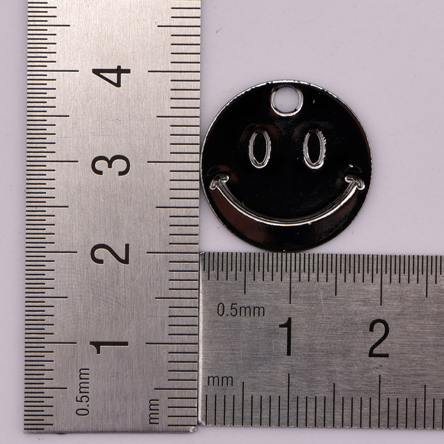 批发19mm笑脸铜配件园片diy手工饰品配件手链挂件箱包五金小吊坠