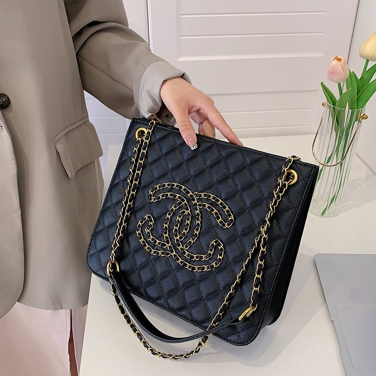 Bag Women's Bag 2023 New Foreign Trade Wholesale Fashion Messenger Bag Classic Style Rhombus Chain Large Capacity Totes