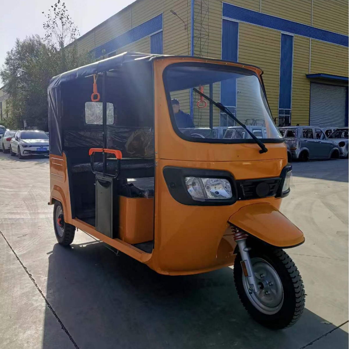 新款电动四轮车全封闭式女士成人新能源高速锂电汽车代步电车