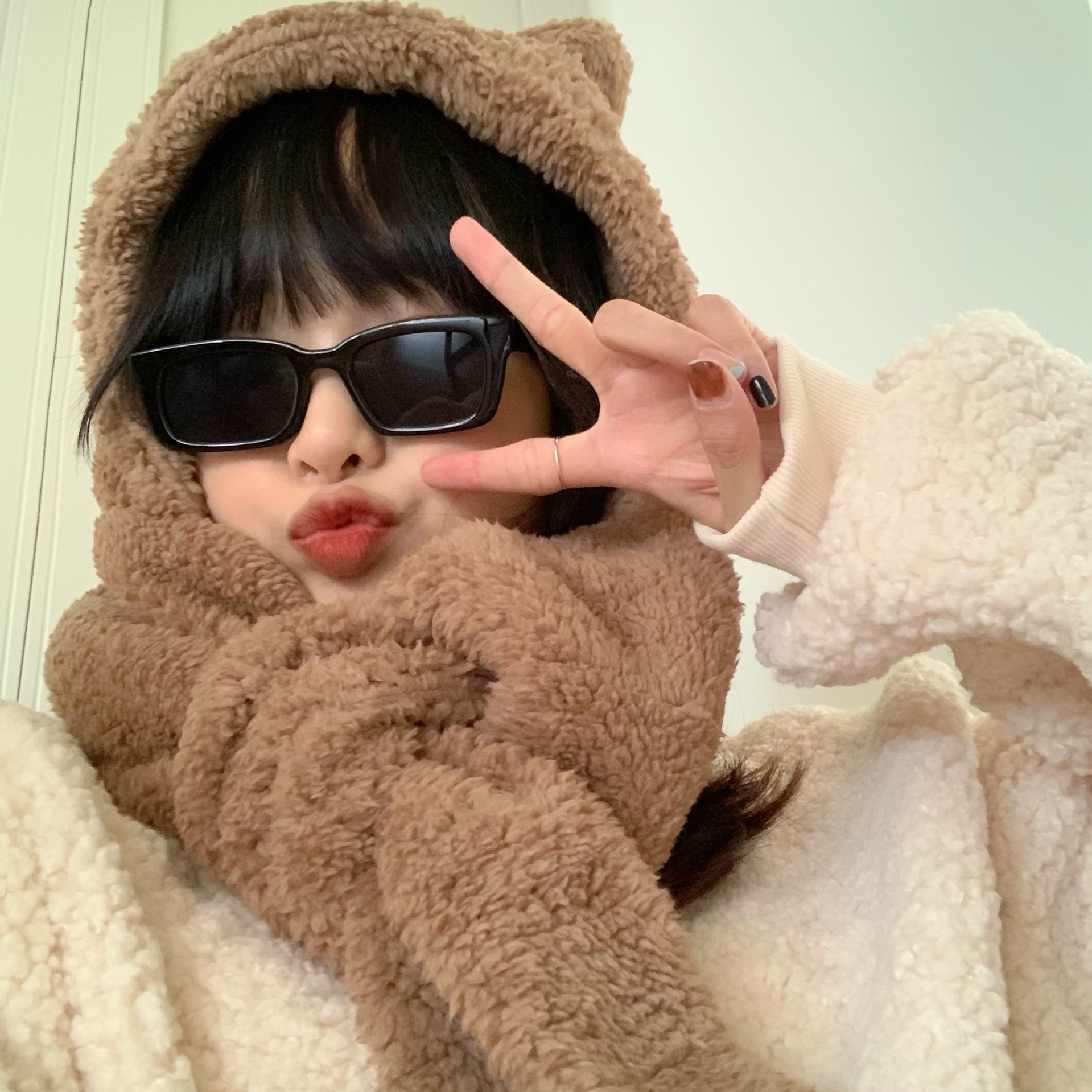 加厚保暖围巾女2020秋冬新款网红ins可爱小熊毛绒帽子交叉围脖潮