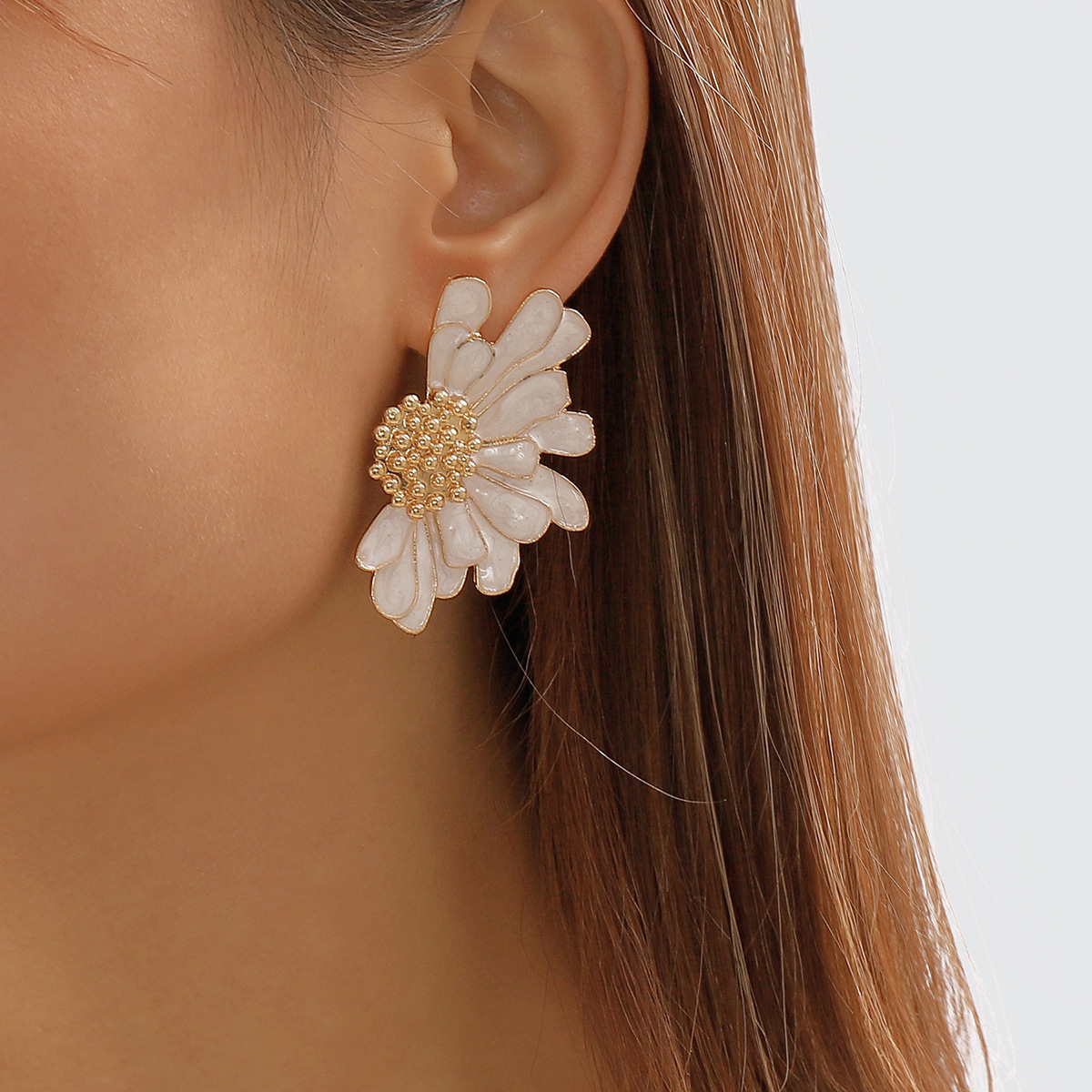 E8418 Foreign Trade New Earrings European and American Retro Alloy Flower Earrings Women's Elegant Pattern Flower Earrings