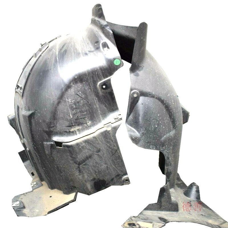 奔驰117叶子板内衬前左2466900200