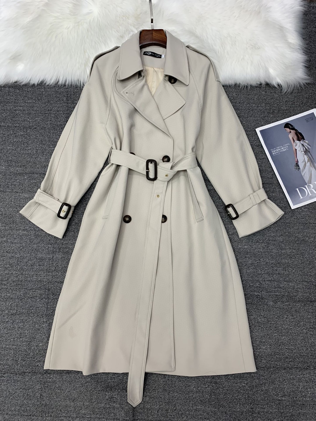 双排扣风衣搭配图片