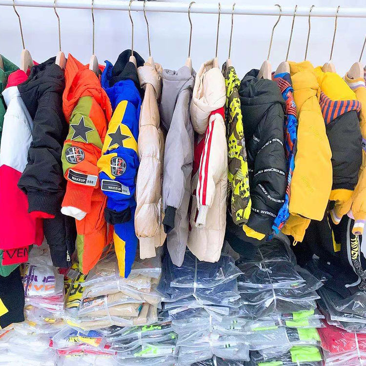 欧抱抱品牌折扣童装尾货货源外贸童装冬款赶集摆地摊货源批发