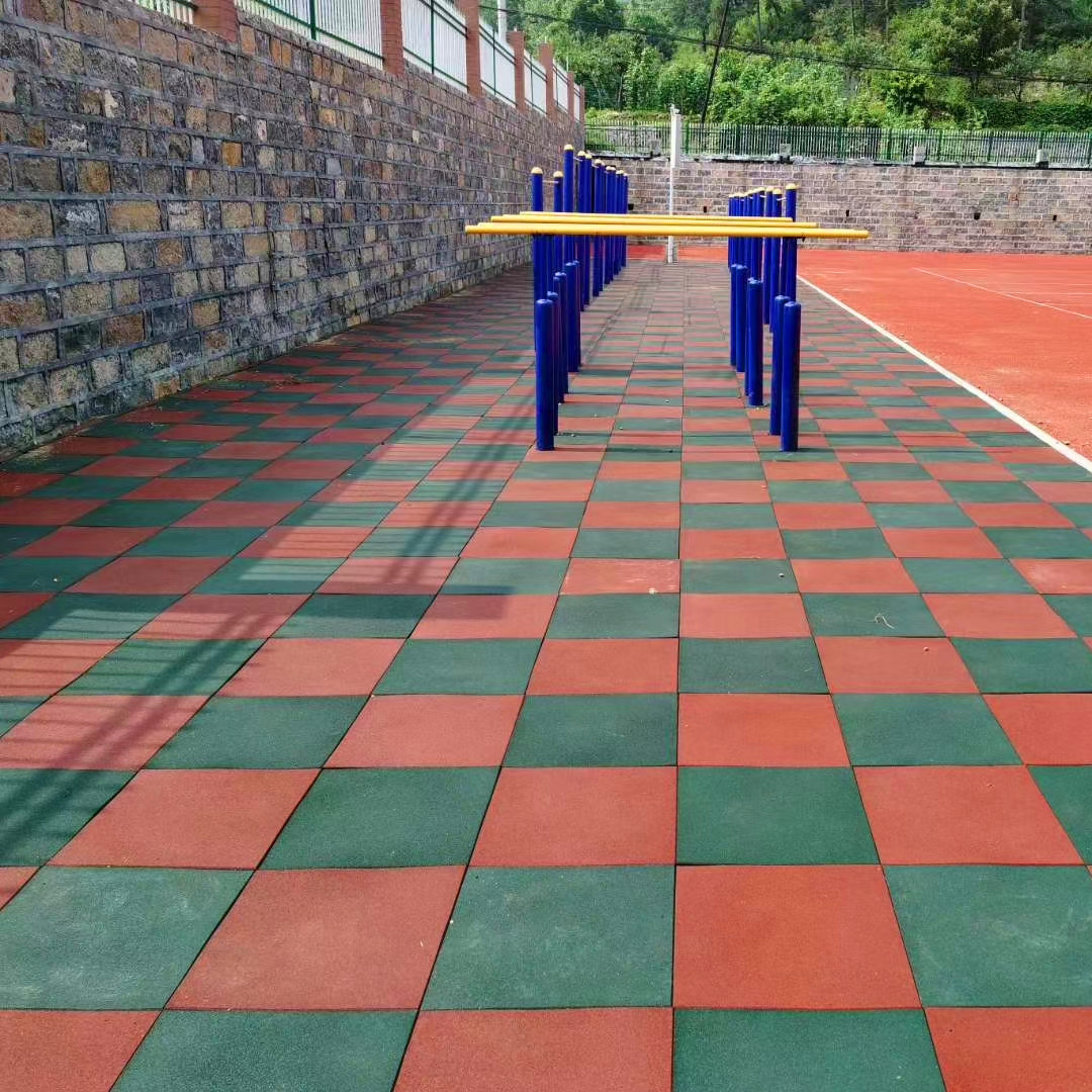 小区公园铺装防滑地胶 广州户外橡胶地垫厂家 50*50防滑地砖批发