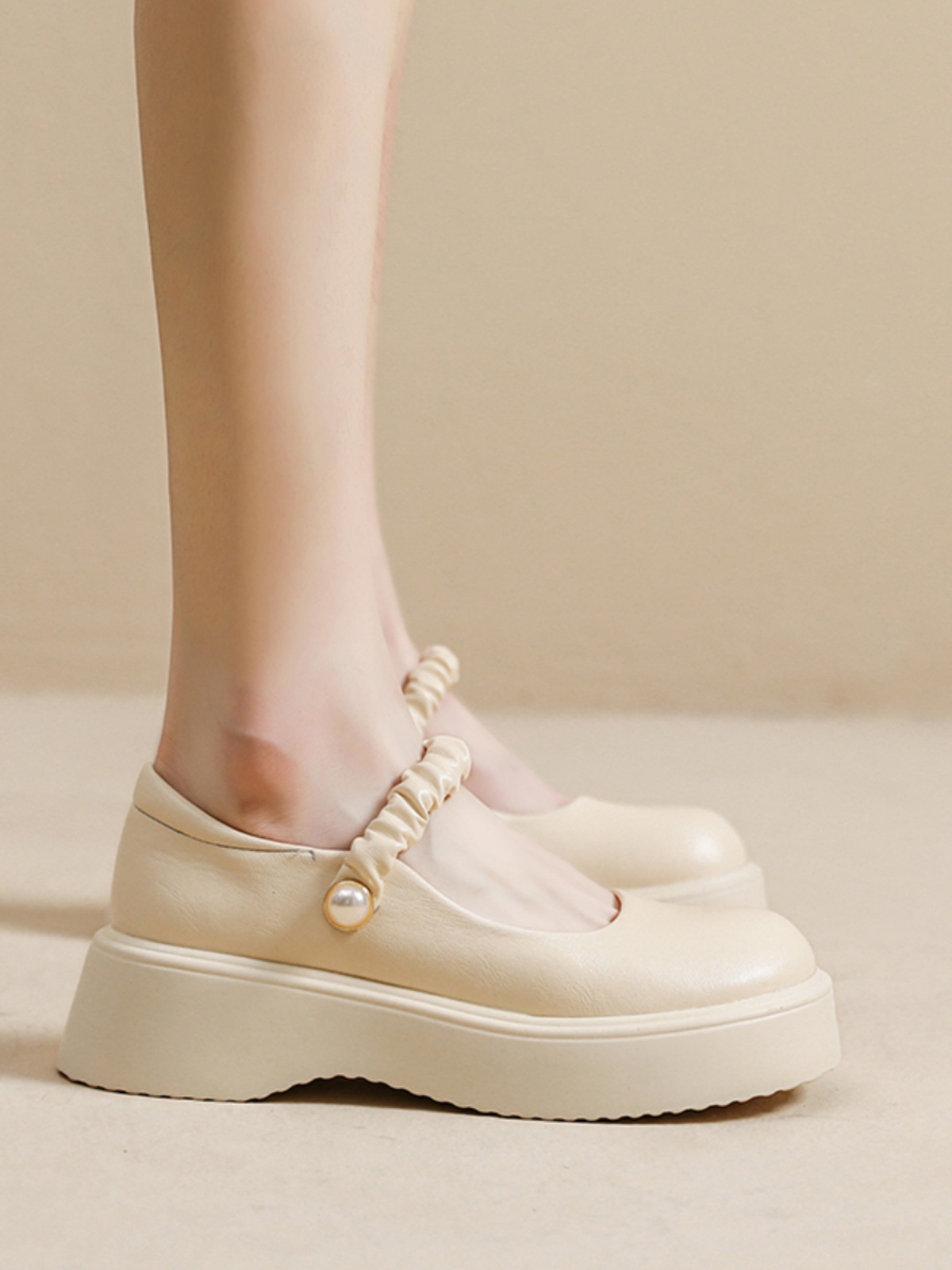 高跟鞋女2024新款浅色一字带女鞋坡跟马面裙鞋子单鞋不累脚-阿里巴巴