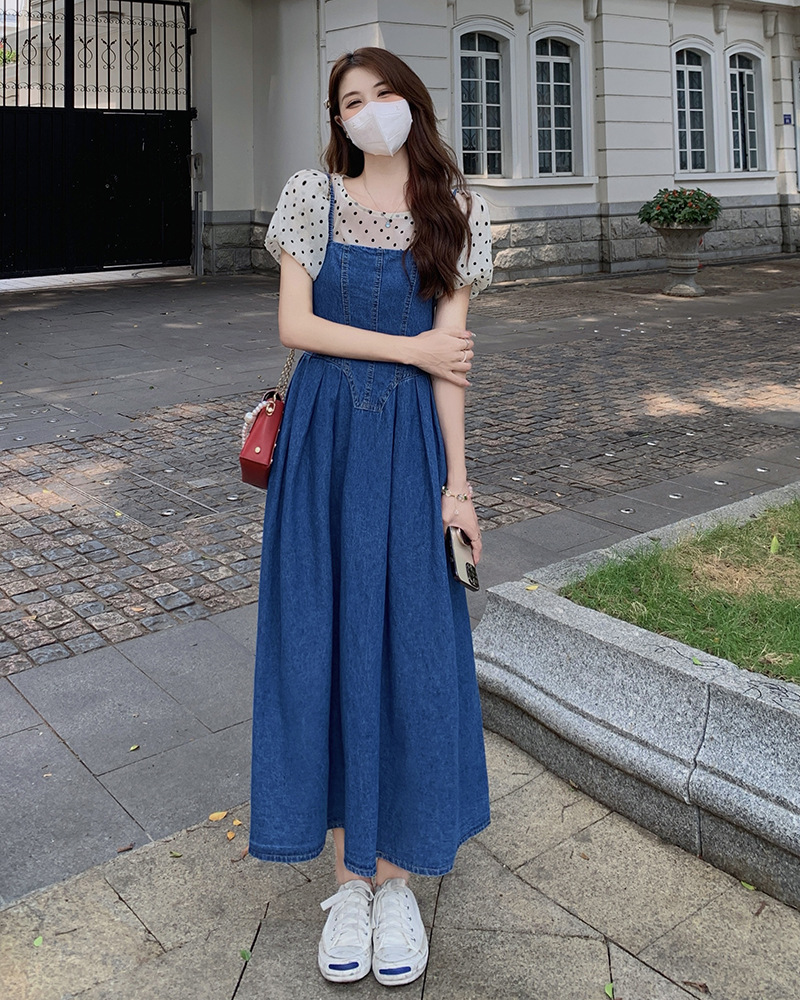时尚套装女2022夏季新款复古中长款牛仔吊带裙 内搭波点t恤两件套