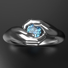 2021新款跨境欧式时尚双手拥抱蓝宝石戒指镶嵌宝石首饰饰品