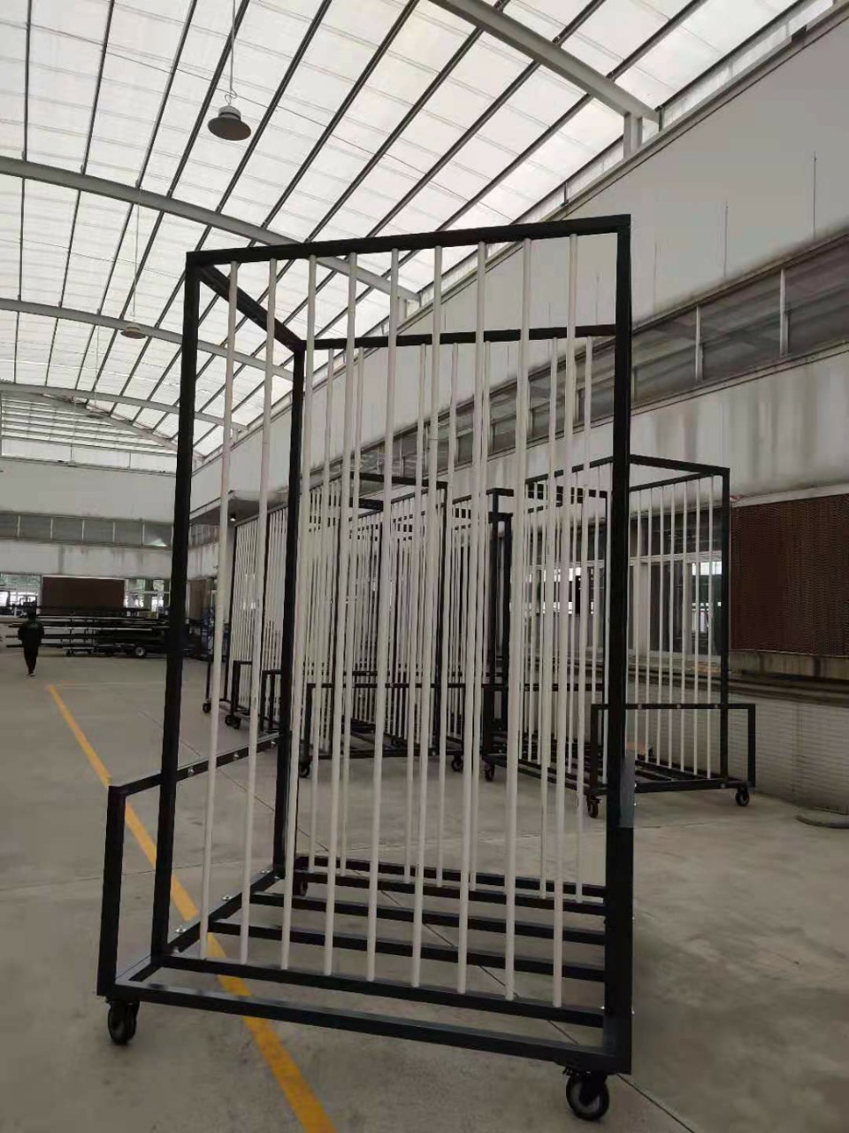 佛山市南海区 狮山镇主营产品:门窗展示架;铝材推车;门窗辅助